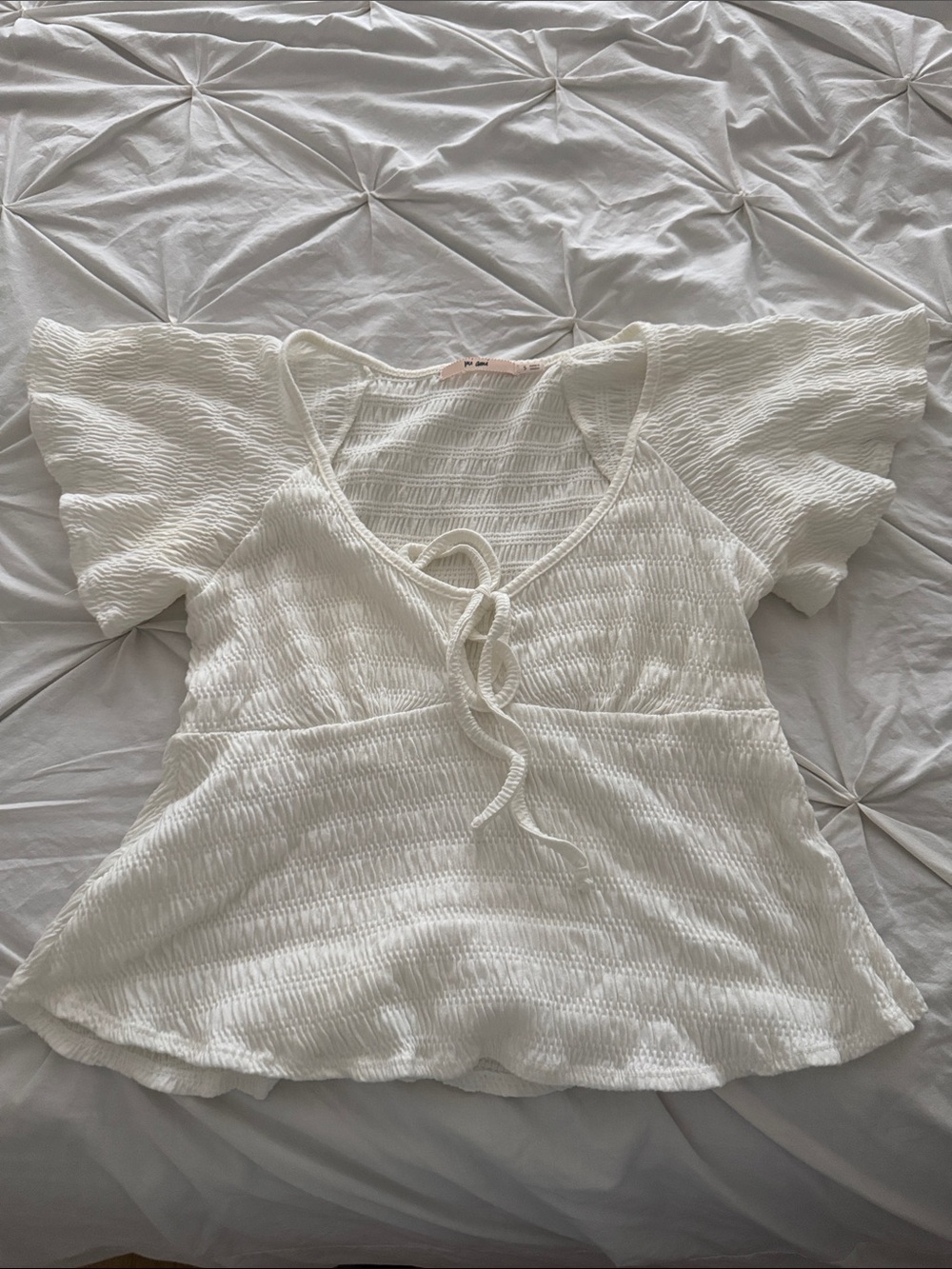 Francesca’s White Textured Tie-Front Short Sleeve Top